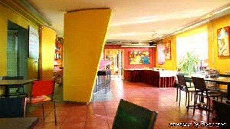 East Side Hotel Berlin Room photo