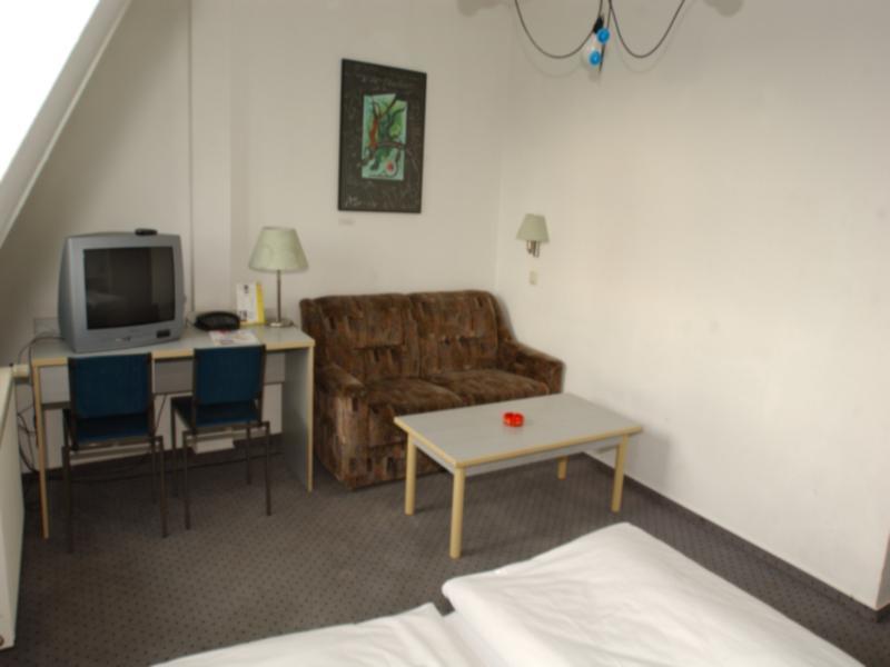 East Side Hotel Berlin Exterior photo