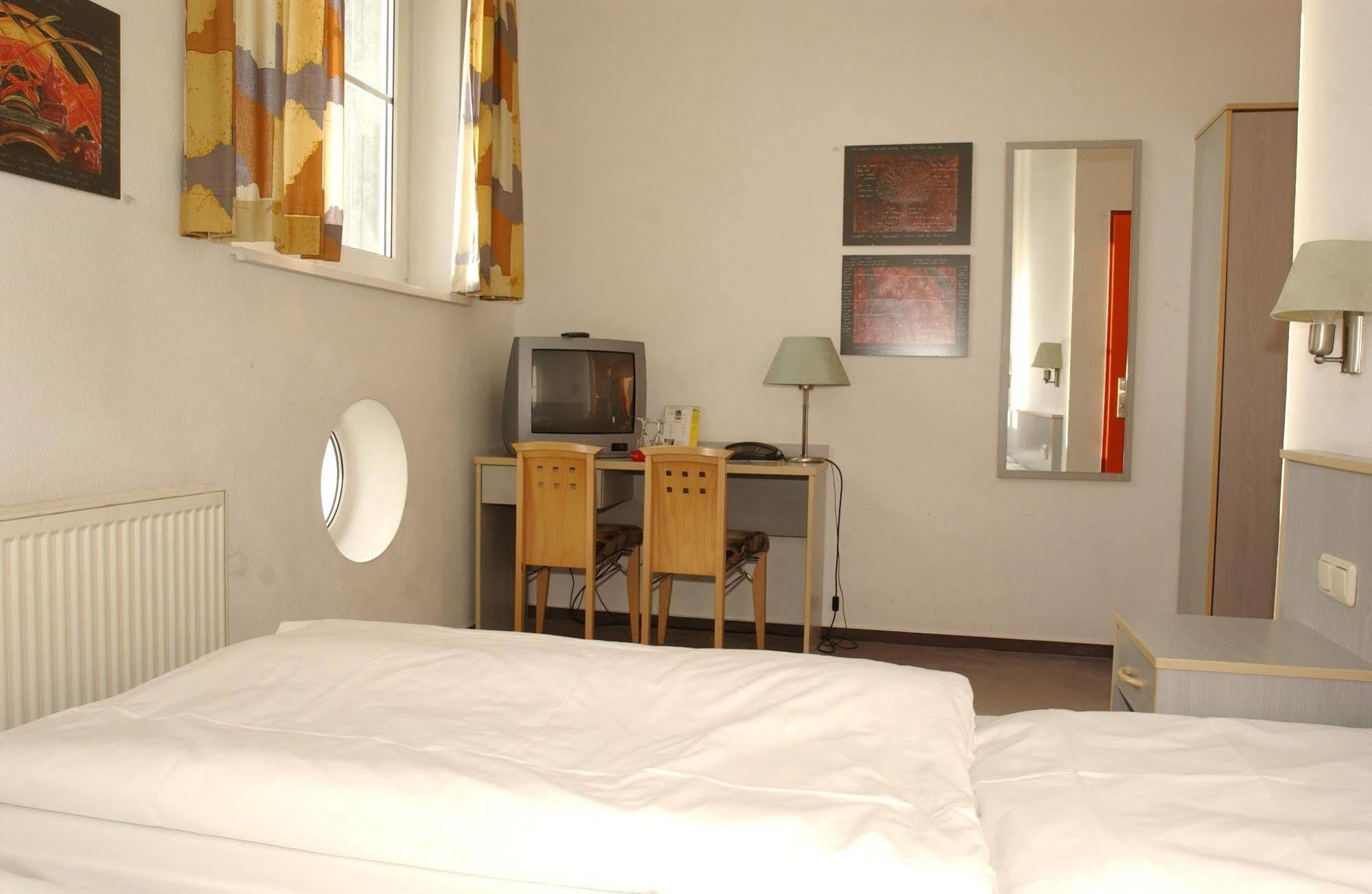 East Side Hotel Berlin Exterior photo