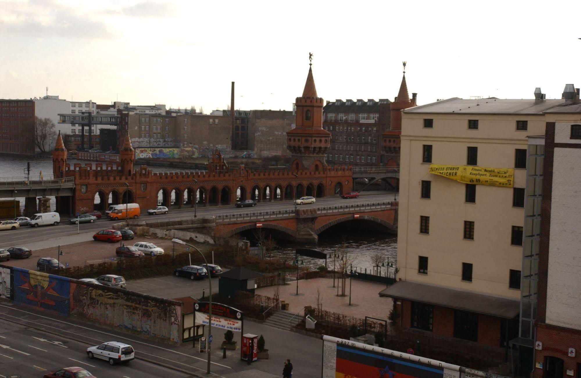 East Side Hotel Berlin Exterior photo